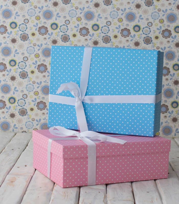 Cajas para regalos o rosa a topos. tus cestas para bebés