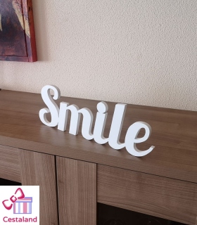 Smile en letras de madera