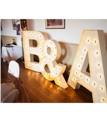 Letras con luces (2 Iniciales y &) para bodas