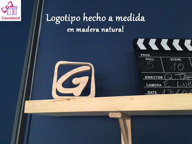 logotipo en madera natural Globa studio