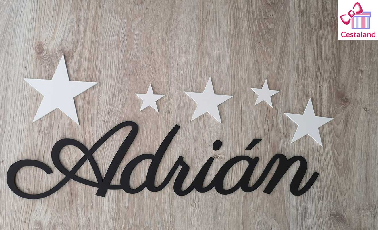 Nombre Adrián en madera con estrellas