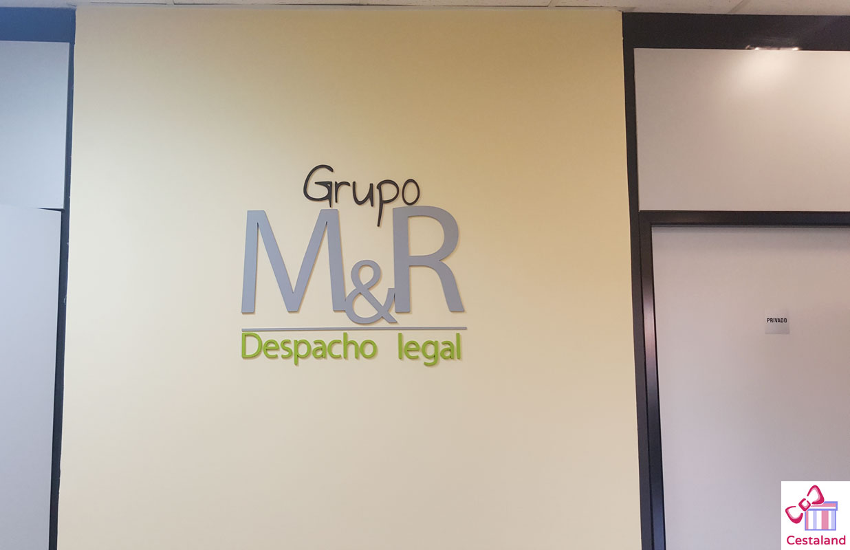 grupo M&R despacho legal logotipo pared