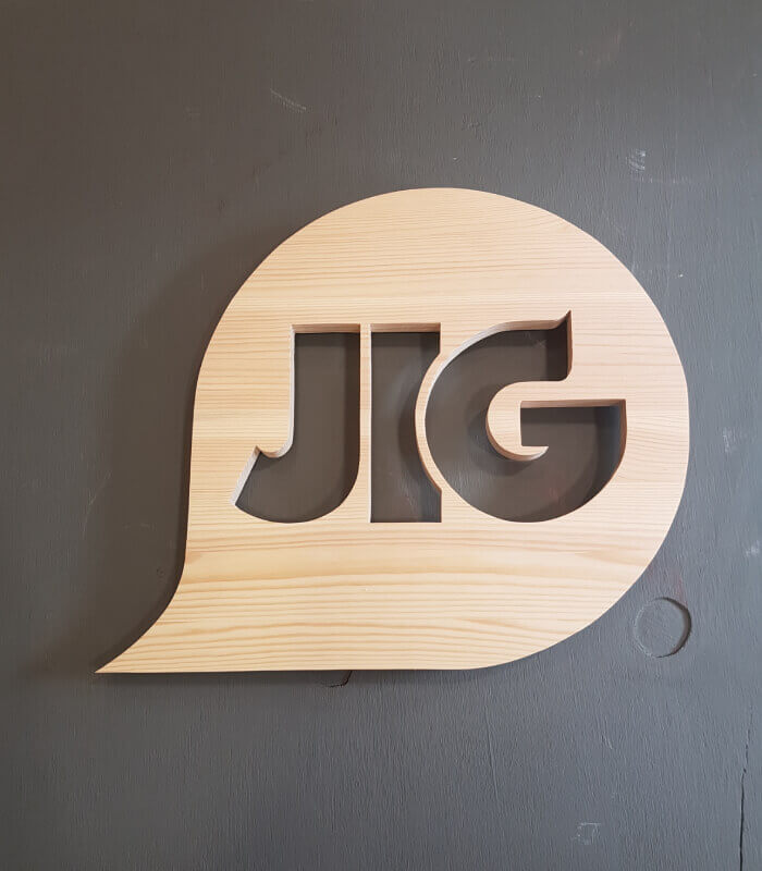 logotipo madera natural JIG